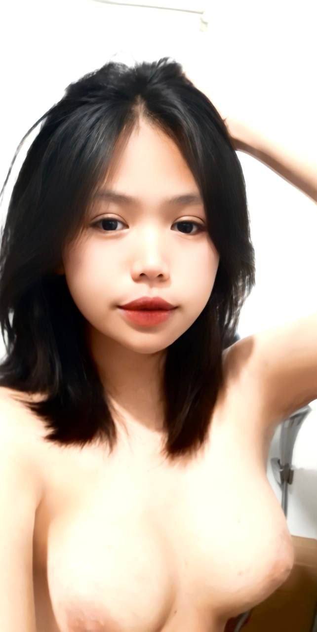 Cậu nhân viên kẹt trong nhà nghỉ với cấp trên nữ sau một cơn mưa ướt sũng