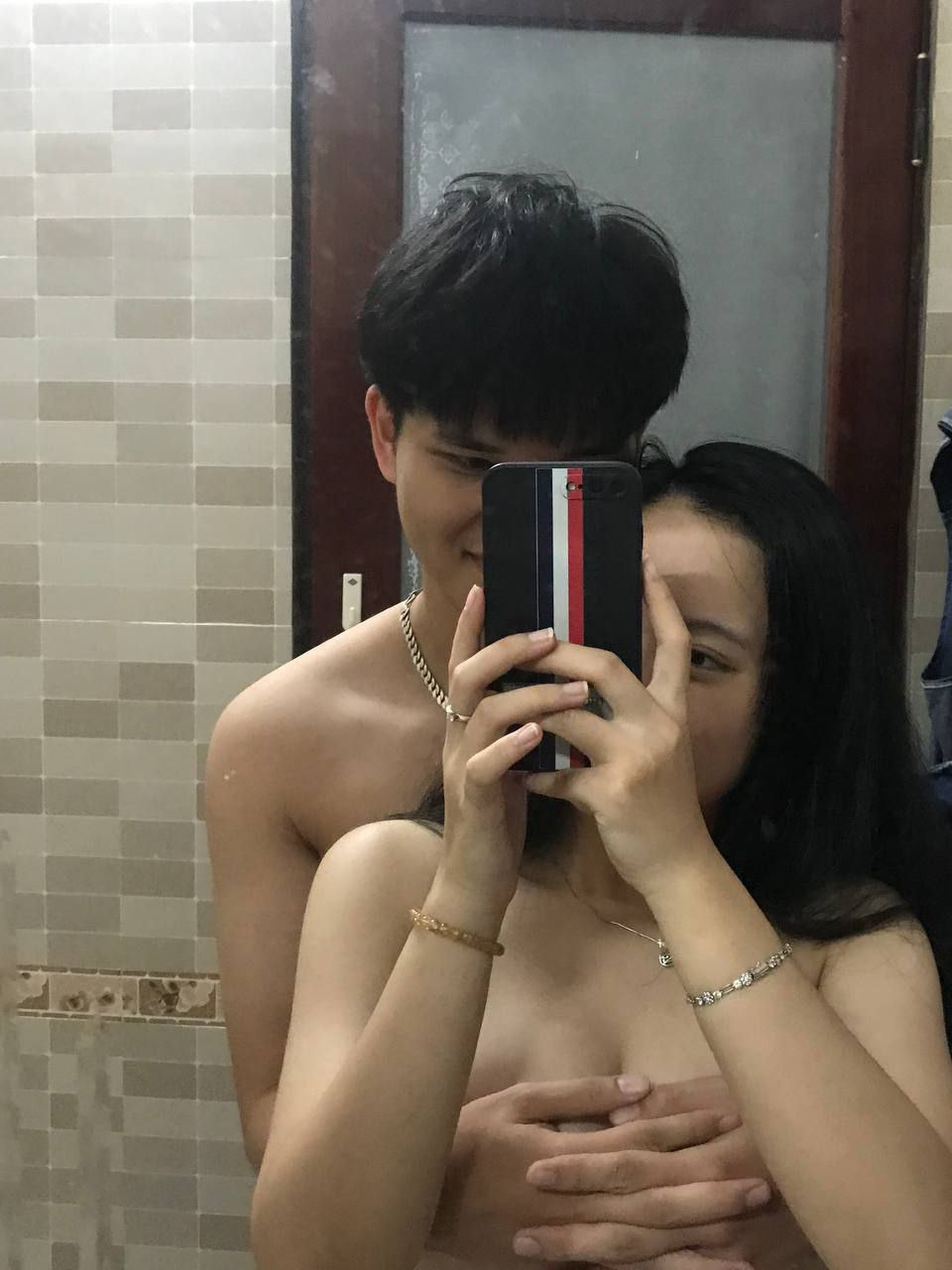 HUNTB-456 Em gái tôi là bạn tình riêng của tôi, người sẽ đến bên tôi chỉ trong vài giây! Cô ấy dễ thương thật, nhưng khi nhìn thấy cô ấy, tôi không thể không nghĩ đến cô ấy như em gái mình. Đó là lý do tại sao quan hệ tình dục luôn được thực hiện từ phía sau! Nhưng chị gái tôi đã trở lại...